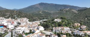 Fuente Lirios, Aerial view of the new apartments with 1, 2, and 3 bedrooms and penthouses for sale in Benahavís, Marbella.