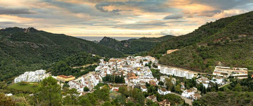 Benahavís. Traditional town found between the mountains and the Guadalmina river. Tourism.