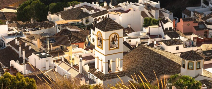 Benahavís. Traditional town found between the mountains and the Guadalmina river. Tourism.