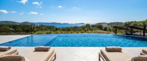 Infinity: New apartments with communal infinity pools in Paguera, Mallorca.