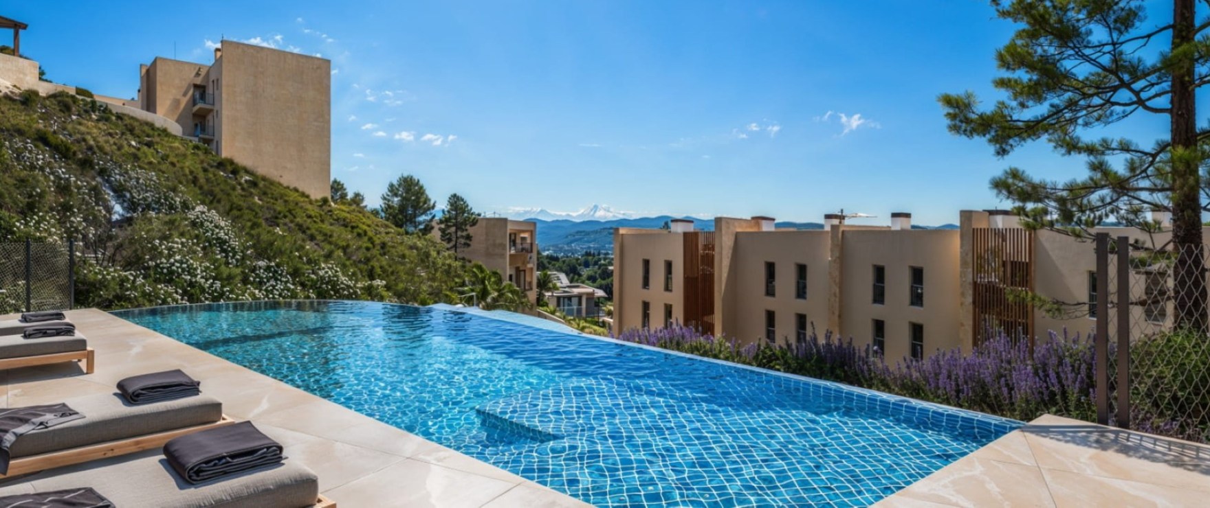 Infinity, neue Apartments mit Gemeinschafts-Infinity-Pools in Peguera.