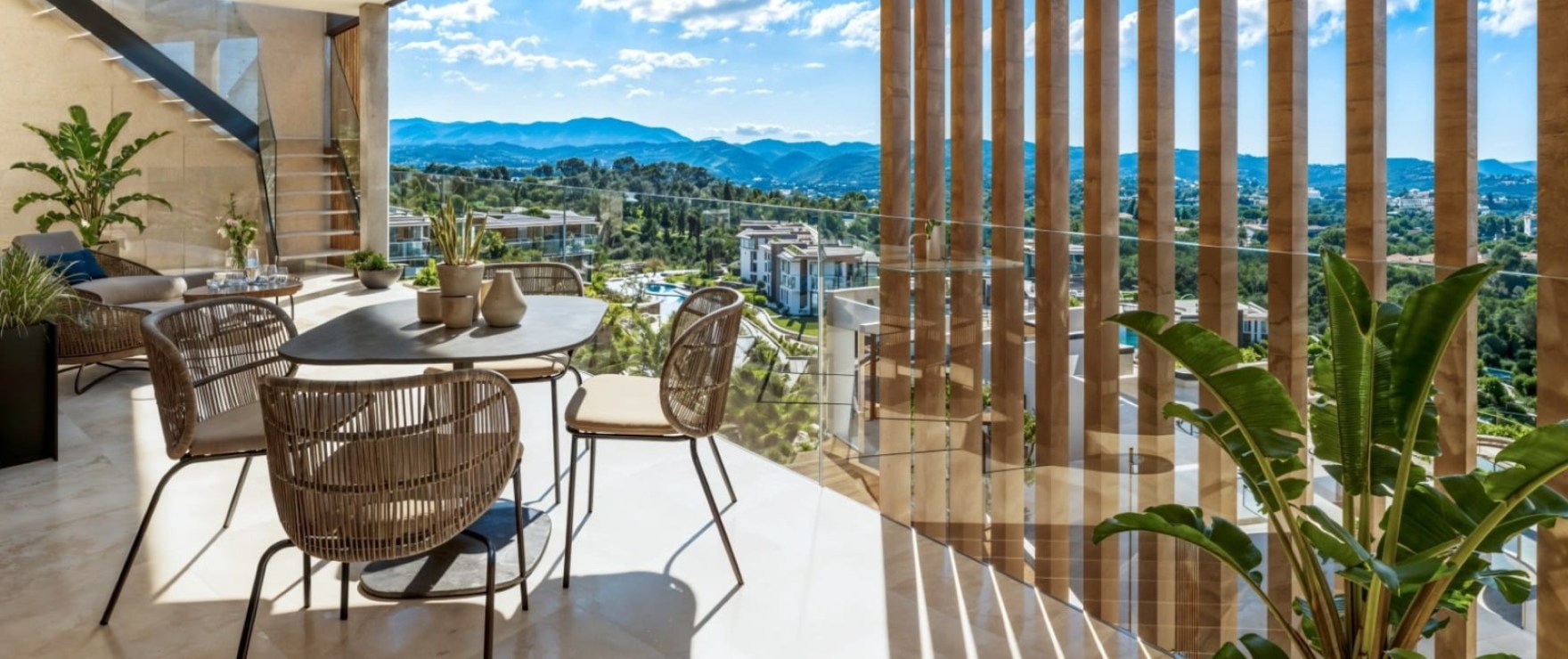 Infinity, terrasse mit Blick auf das Meer und die Malgrats-Inseln in Peguera, Mallorca.