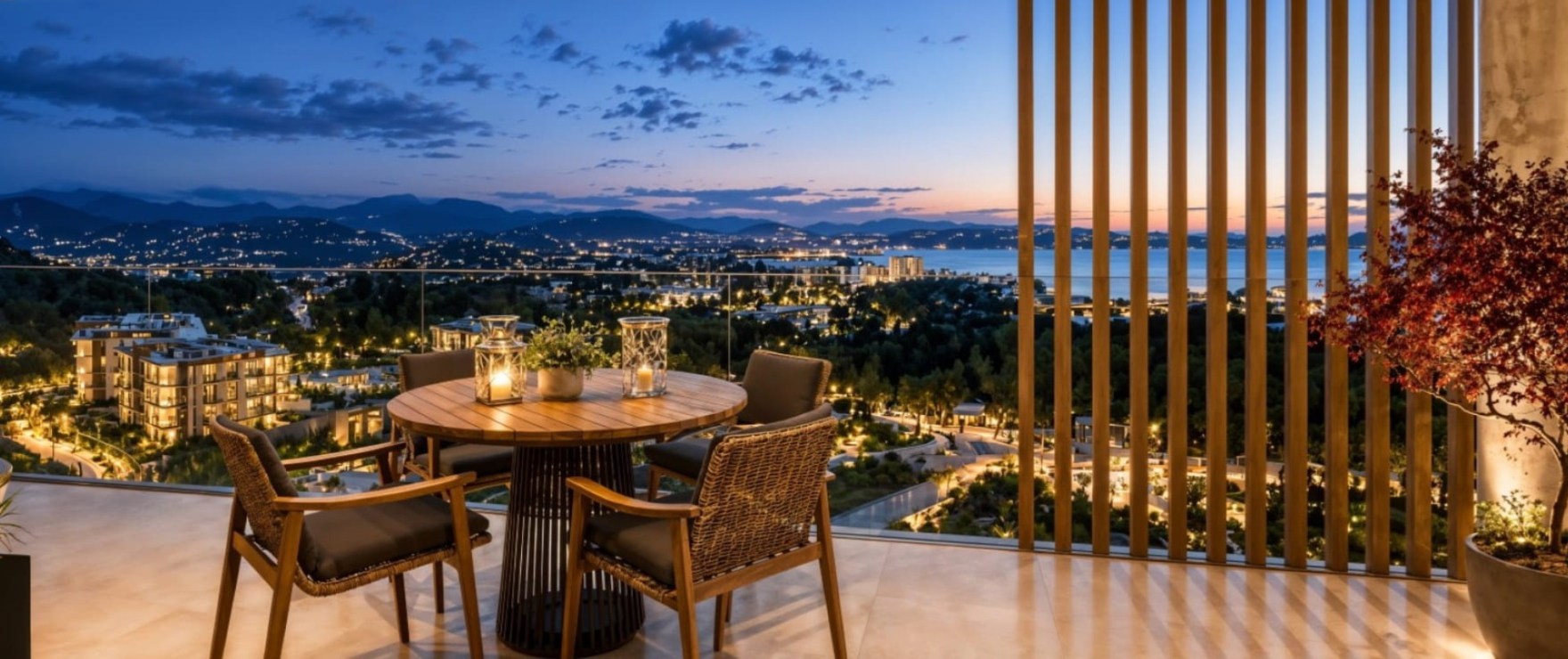 Infinity, terrasse mit Blick auf das Meer und die Malgrats-Inseln in Peguera, Mallorca.