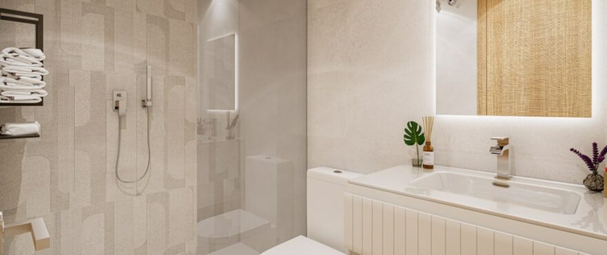 Grand Bay: Baño moderno y completo.