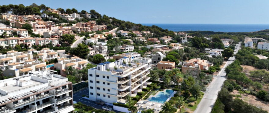 Las Palmeras: Apartments beside the sea at Font de Sa Cala.