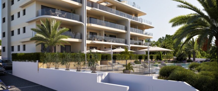 Las Palmeras: Communal areas with a swimming pool and landscaped gardens.